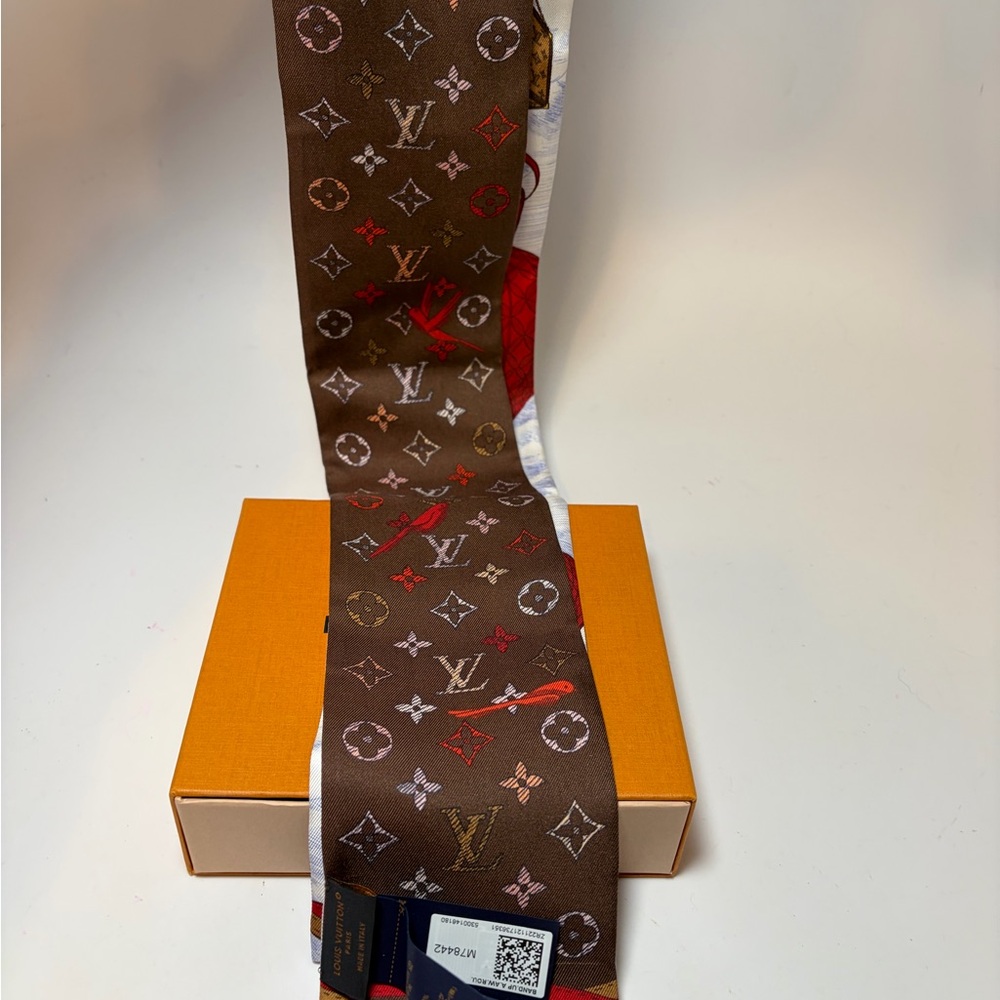 SOLD Louis Vuitton Up and Away BB Bandeau 100% Silk Spring-Summer 2023 NWOT - Picture 2 of 15
